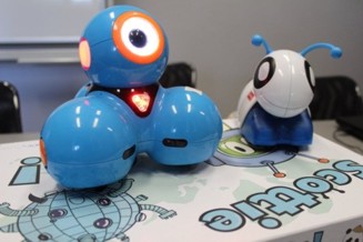 Robot Dash i interaktywna gąsienica